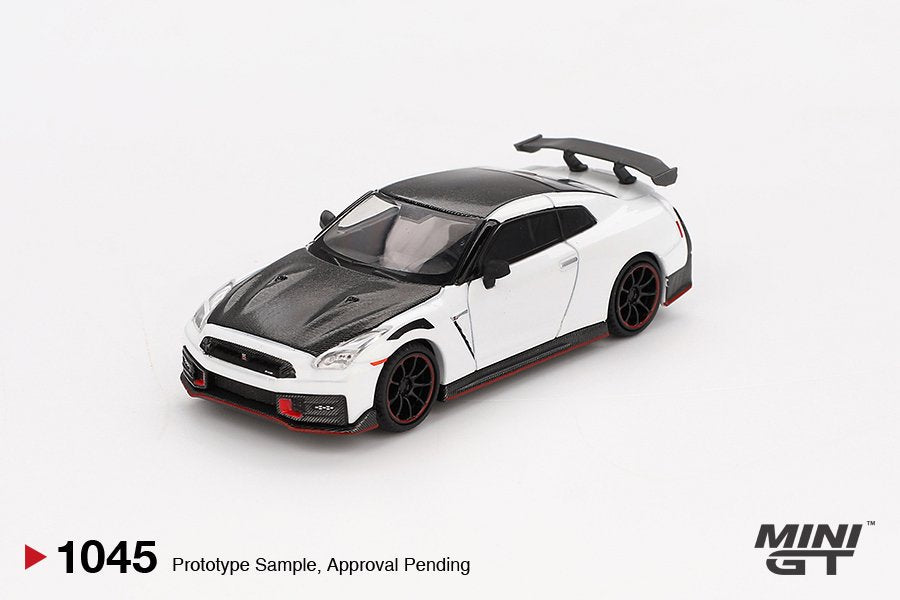 Mini GT 1/64 Nissan GT-R Nismo 2024 Brilliant White Pearl – Black