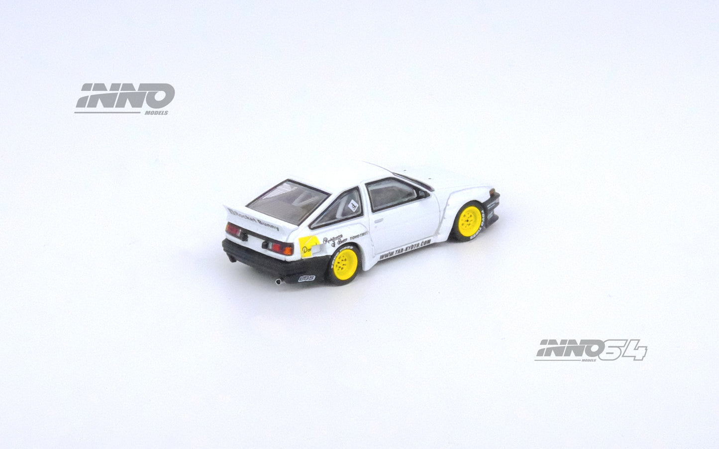 Inno64 1/64 TOYOTA COROLLA TRUENO AE86 "PANDEM / ROCKET BUNNY" White