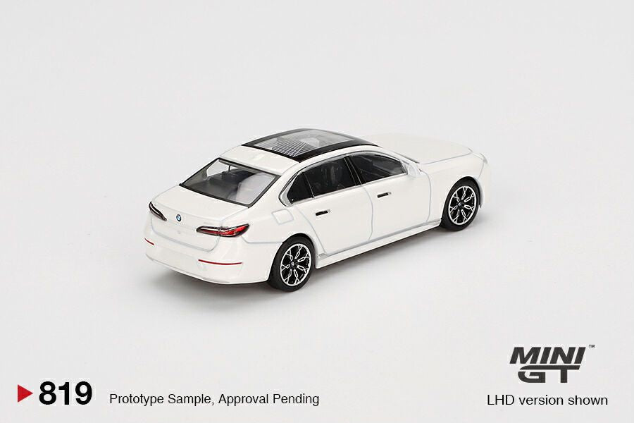 Mini GT 1/64 BMW i7 xDrive60 Mineral White