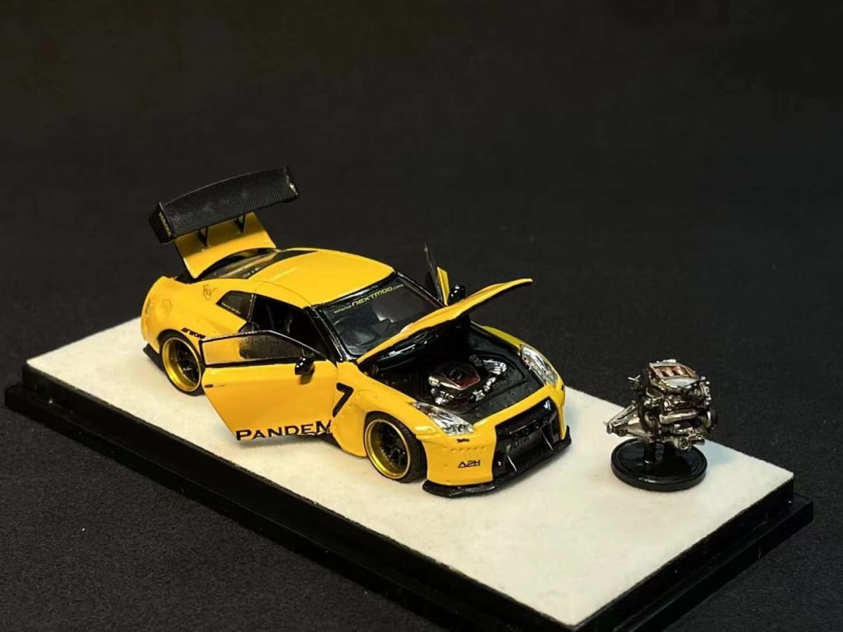 PGM 1/64 GT-R R35