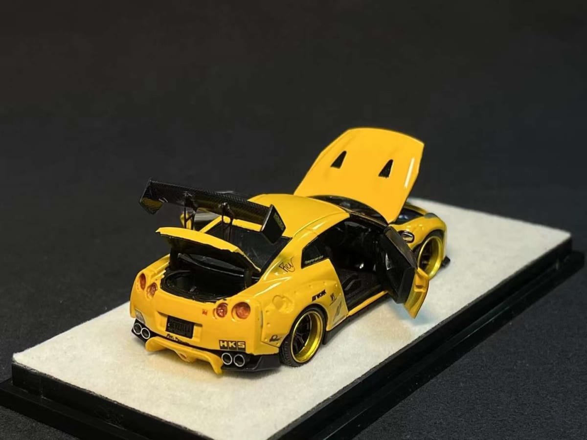 PGM 1/64 GT-R R35