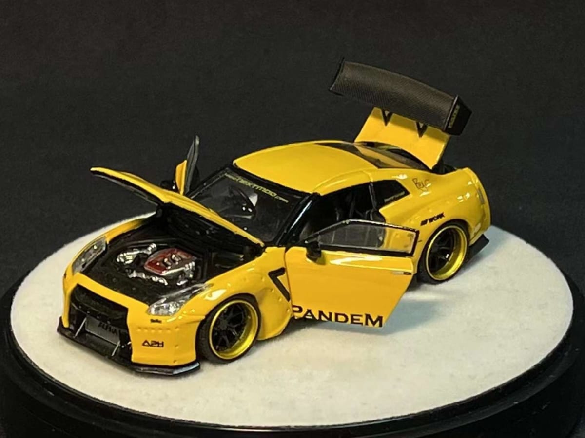 PGM 1/64 GT-R R35