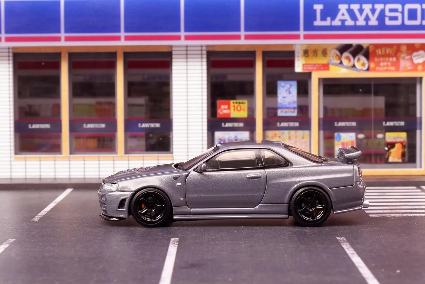 Motorhelix 1/64 Nissan Skyline GTR 5 Mk5 R34 Nismo Z-Tune 2 CRS Version
