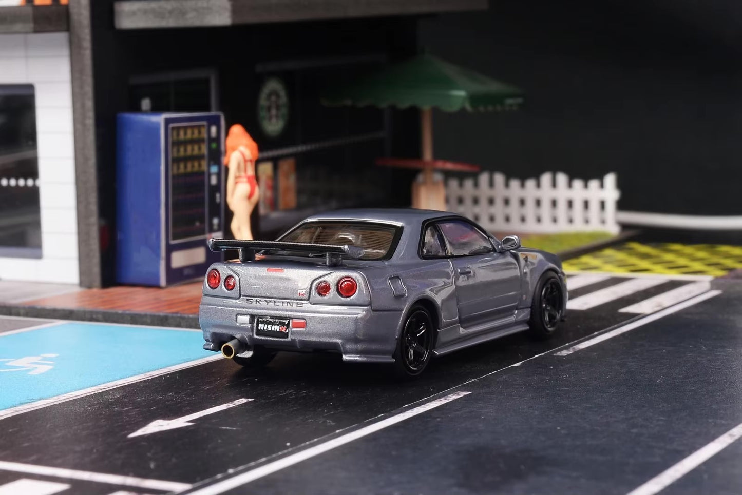 Motorhelix 1/64 Nissan Skyline GTR 5 Mk5 R34 Nismo Z-Tune 2 CRS Version