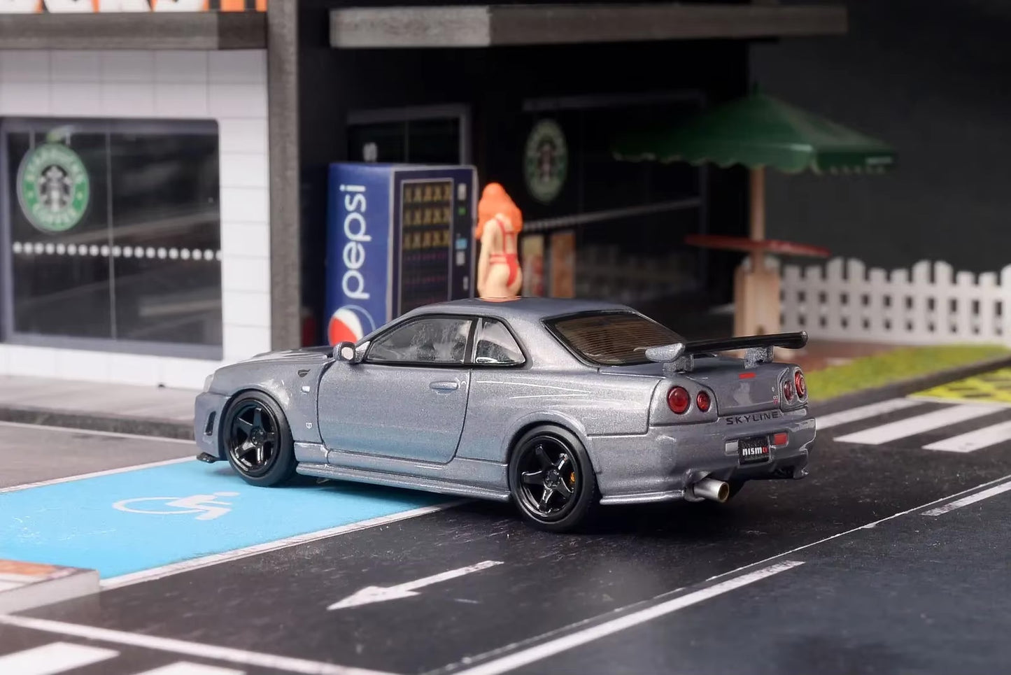 Motorhelix 1/64 Nissan Skyline GTR 5 Mk5 R34 Nismo Z-Tune 2 CRS Version