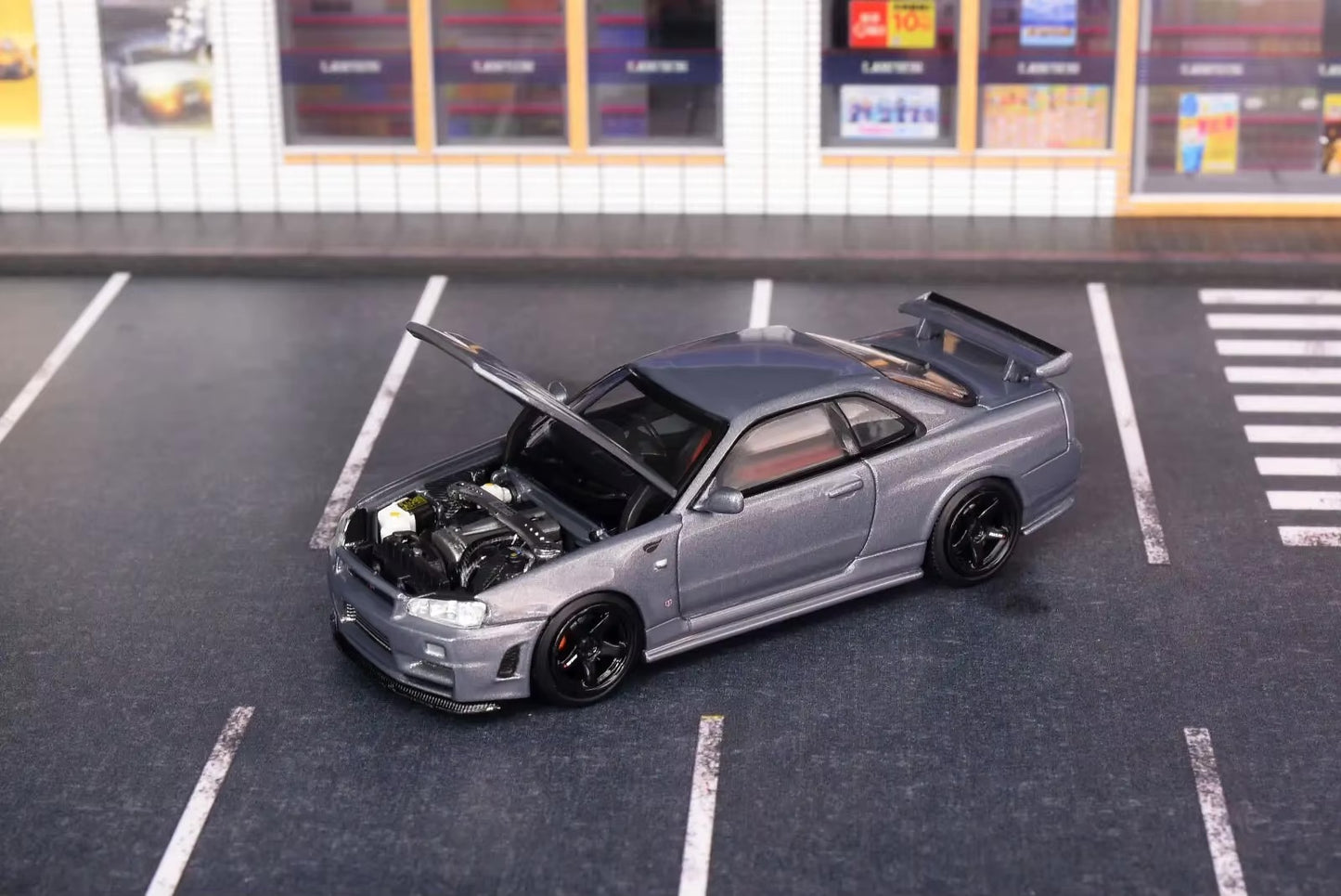 Motorhelix 1/64 Nissan Skyline GTR 5 Mk5 R34 Nismo Z-Tune 2 CRS Version