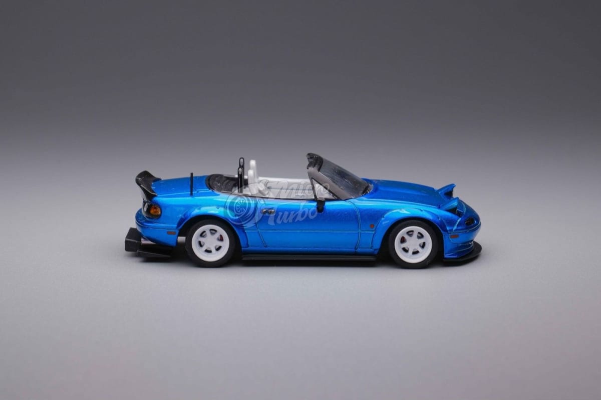 Microturbo 1/64 Pandem Rocket Bunny MX-5 Eunos Roadster (NA/Miata)
Metallic Blue Color, Retractable-Headlight