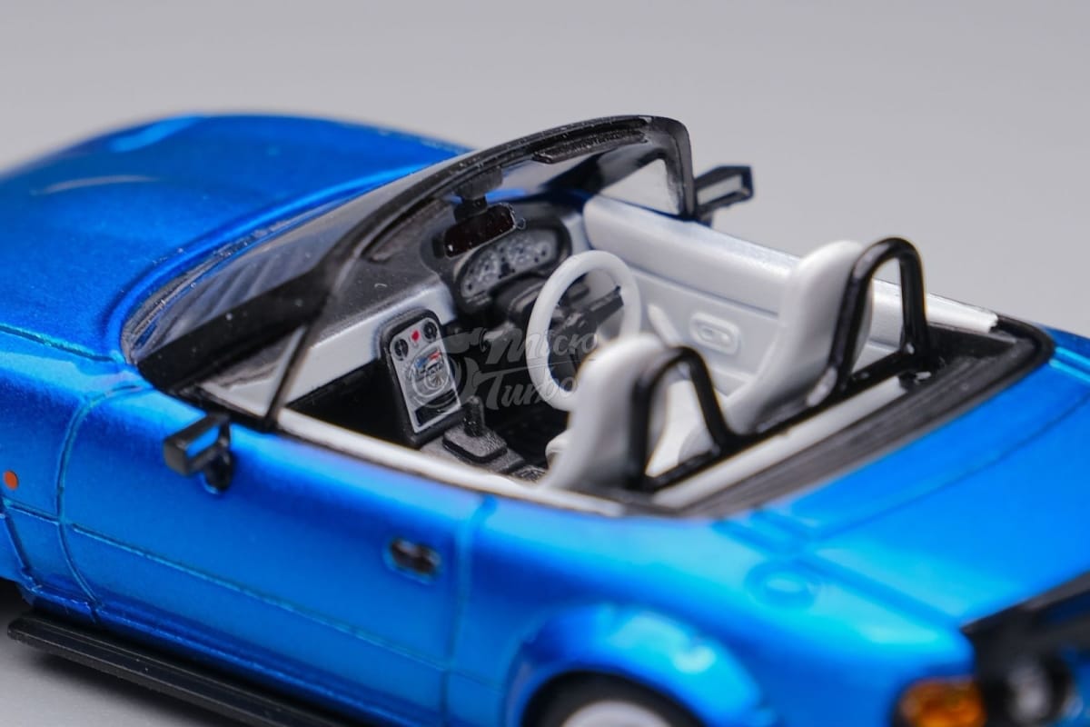Microturbo 1/64 Pandem Rocket Bunny MX-5 Eunos Roadster (NA/Miata)
Metallic Blue Color, Retractable-Headlight