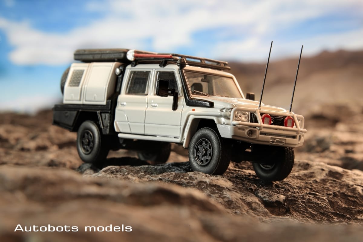 Autobots Models 1/64 Land Cruiser LC79 Pickup Double Cabin