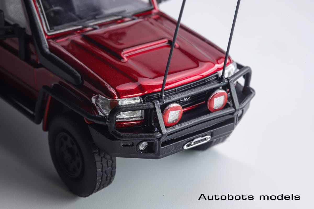 Autobots Models 1/64 Land Cruiser LC79 Pickup Double Cabin