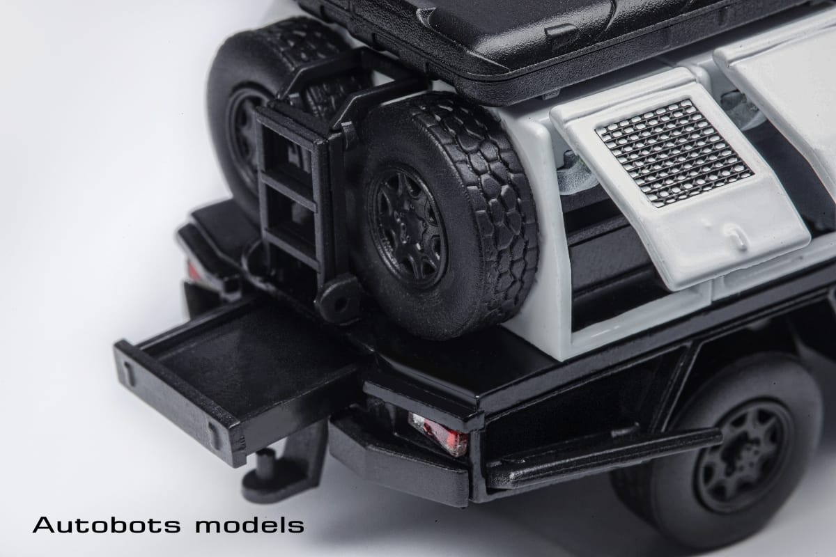 Autobots Models 1/64 Land Cruiser LC79 Pickup Double Cabin
