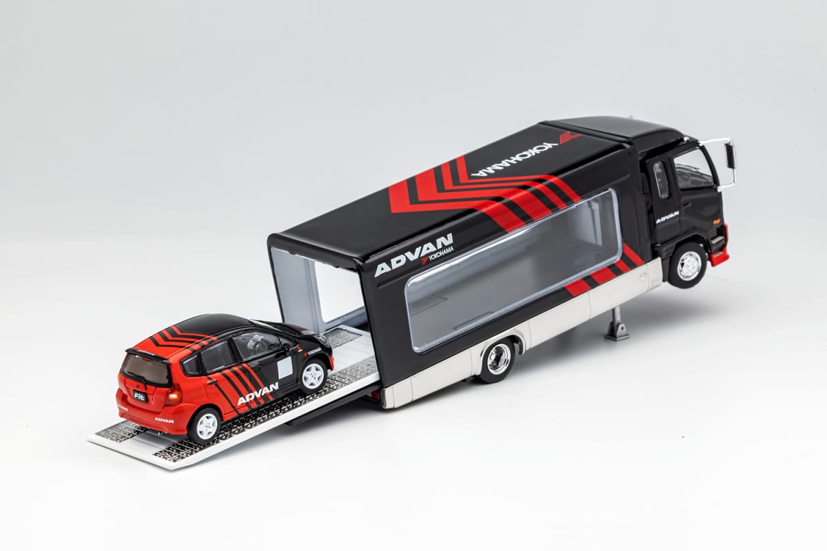 GCD 1/64 Mitsubishi Fuso Fighter Mk2(FK)2017 Outriggers Raised Truck (288-293)