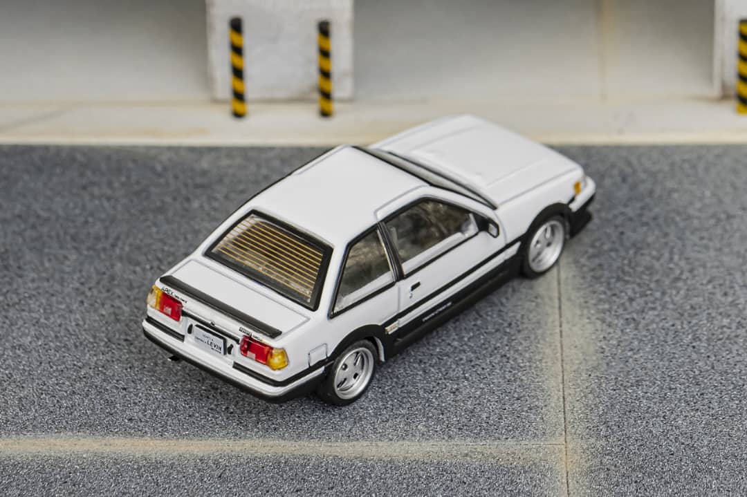 DCT 1/64 Toyota Corolla Levin AE86