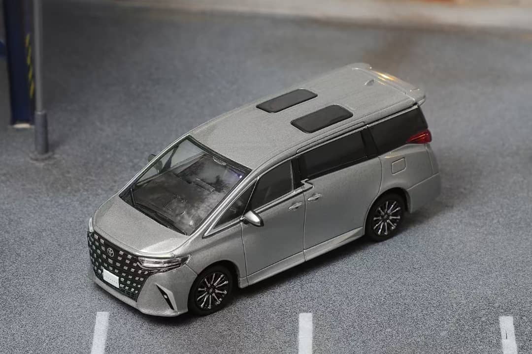 DCT 1/64 Toyota Alphard Mk4 AH40