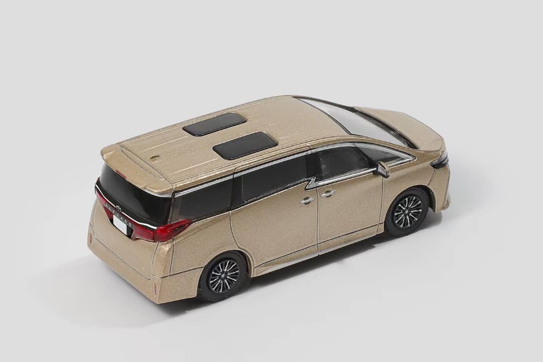DCT 1/64 Toyota Alphard Mk4 AH40