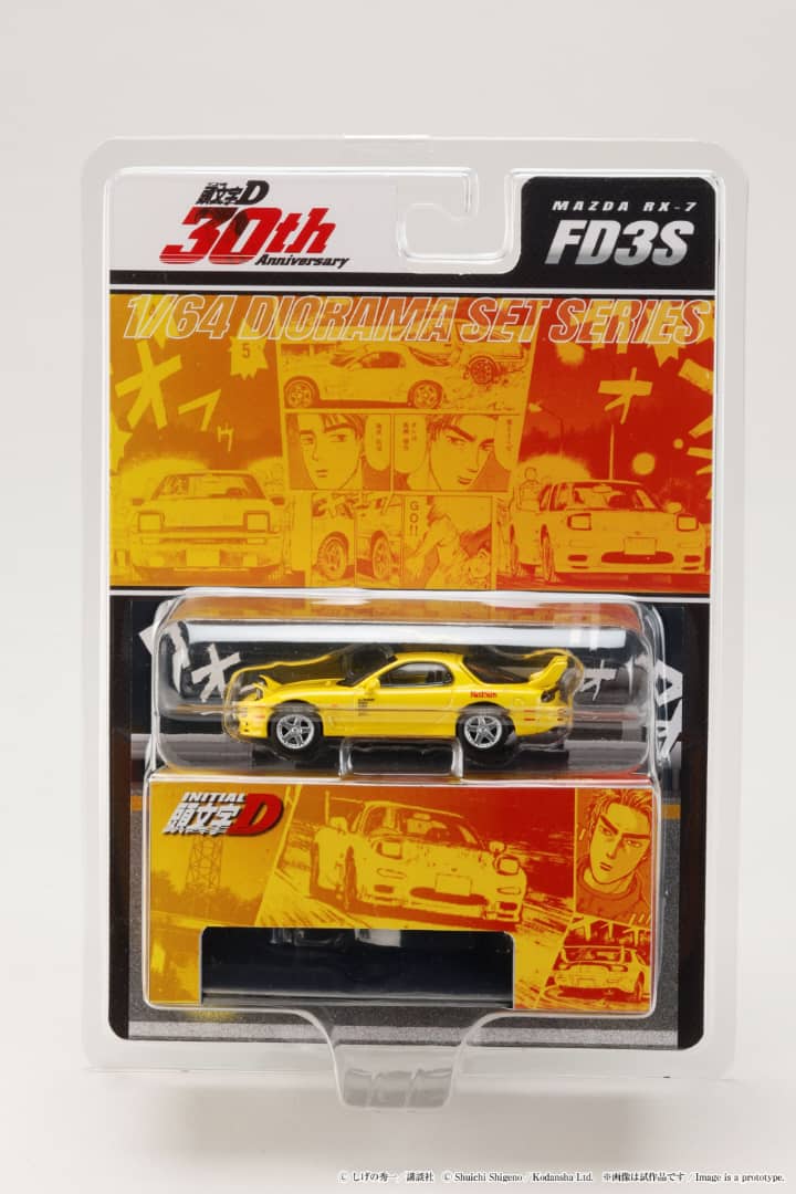 Hobby Japan 1/64 RX-7 FD3S RedSuns Yellow Keisuke Takahashi vs Takumi Fujiwara (Initial D 30th Anniversary Diorama Set Series)