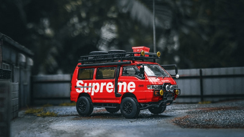 Autobots Models 1/64 Delica Star Wagon 4x4 Supreme Livery