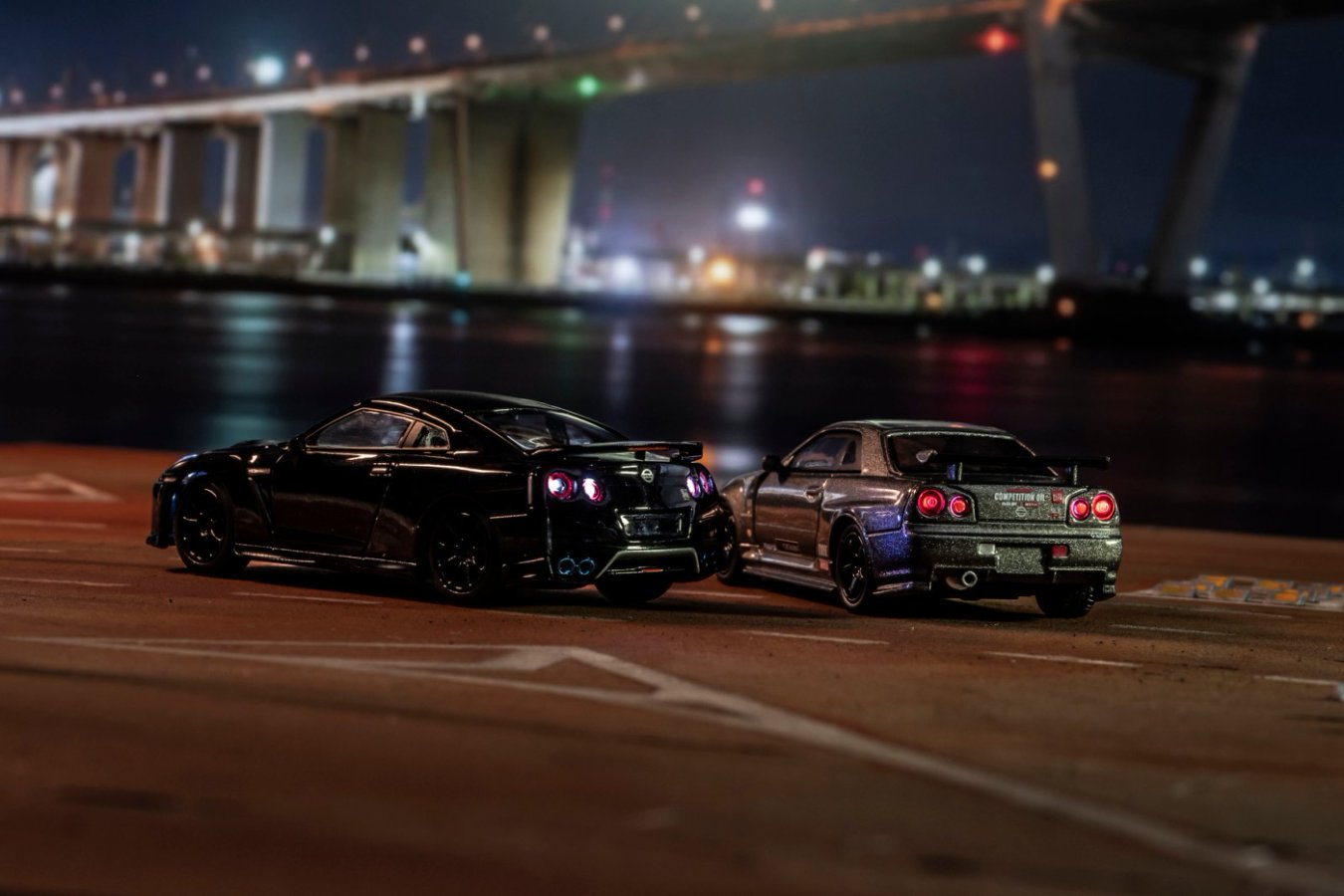 Kyosho 1/64 NISSAN SKYLINE GT-R with LED Gray (NISMO BNR34 CRS Version)