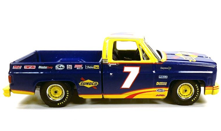 Auto World 1:64 MiJo Exclusives Chevy 1973 Cheyenne Fleetside Sunoco Racing LTD 4,800