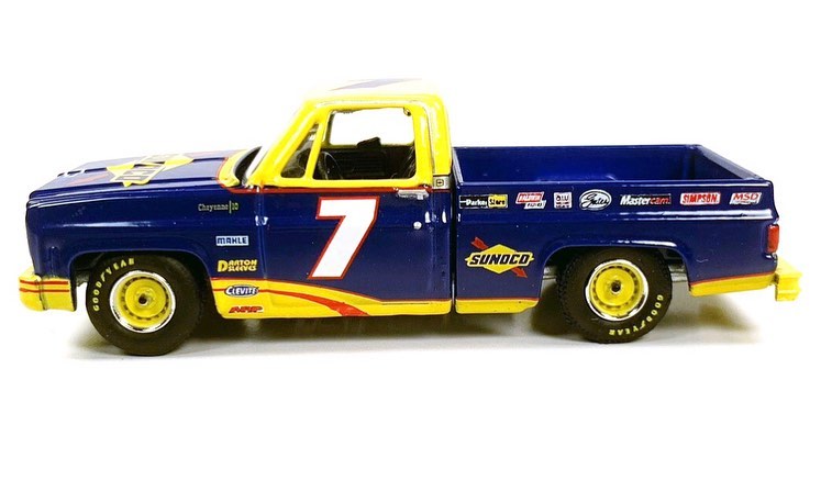 Auto World 1:64 MiJo Exclusives Chevy 1973 Cheyenne Fleetside Sunoco Racing LTD 4,800