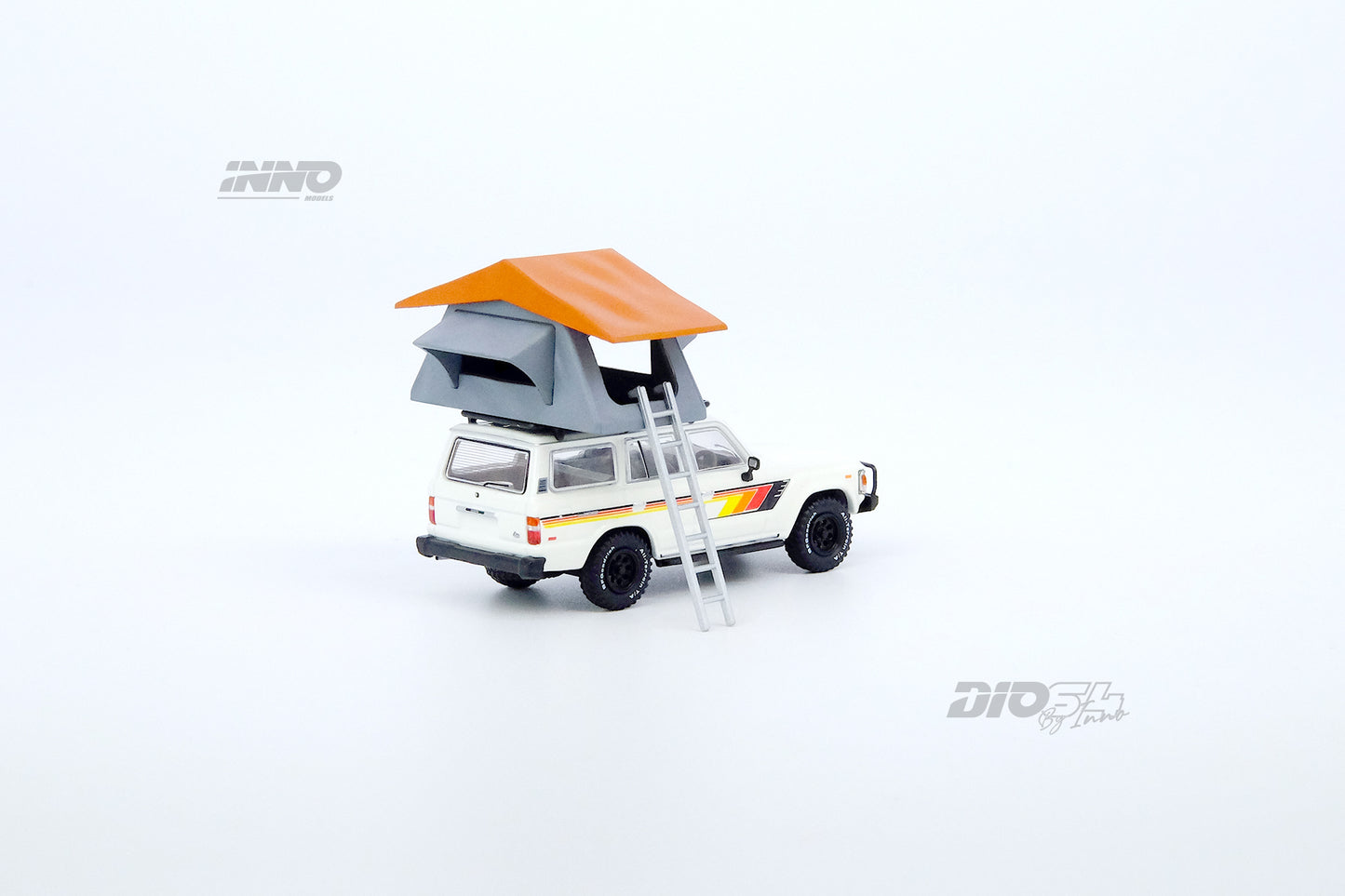 1:64 TOYOTA LAND CRUISER FJ60 Car Camping Diorama with Figures