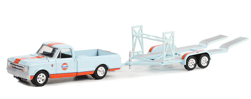 Greenlight 1:64 Gulf Oil - 1968 Chevrolet C-10 Shortbed Pickup and Tandem Car Trailer
