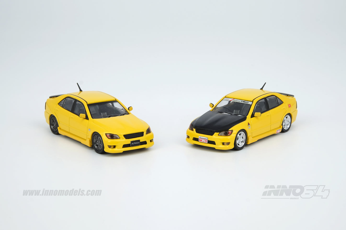 INNO64 1:64 TOYOTA ALTEZZA RS200 YELLOW WITH EXTRA WHEELS AND DECALS