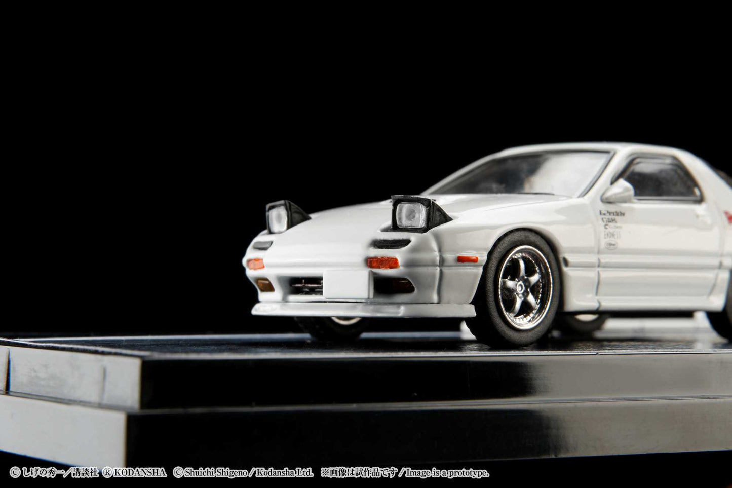 HJ 1/64 Mazda RX-7 (FC3S) RedSuns / Ryosuke Takahashi (INITIAL D - Diorama Set)