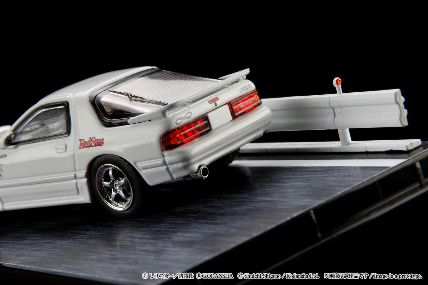 HJ 1/64 Mazda RX-7 (FC3S) RedSuns / Ryosuke Takahashi (INITIAL D - Diorama Set)
