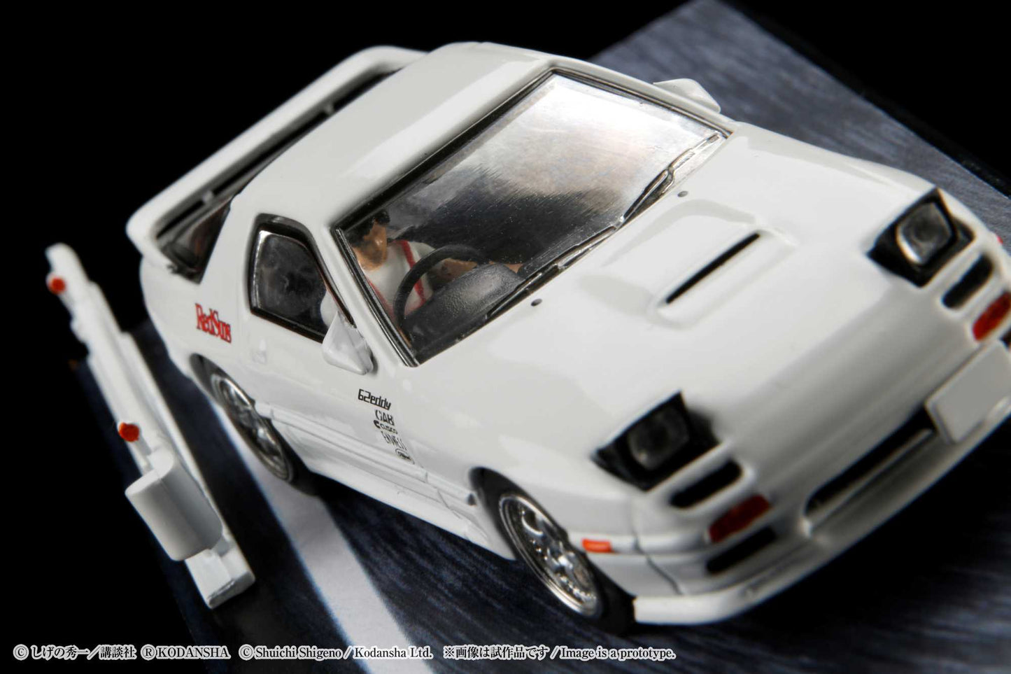 HJ 1/64 Mazda RX-7 (FC3S) RedSuns / Ryosuke Takahashi (INITIAL D - Diorama Set)