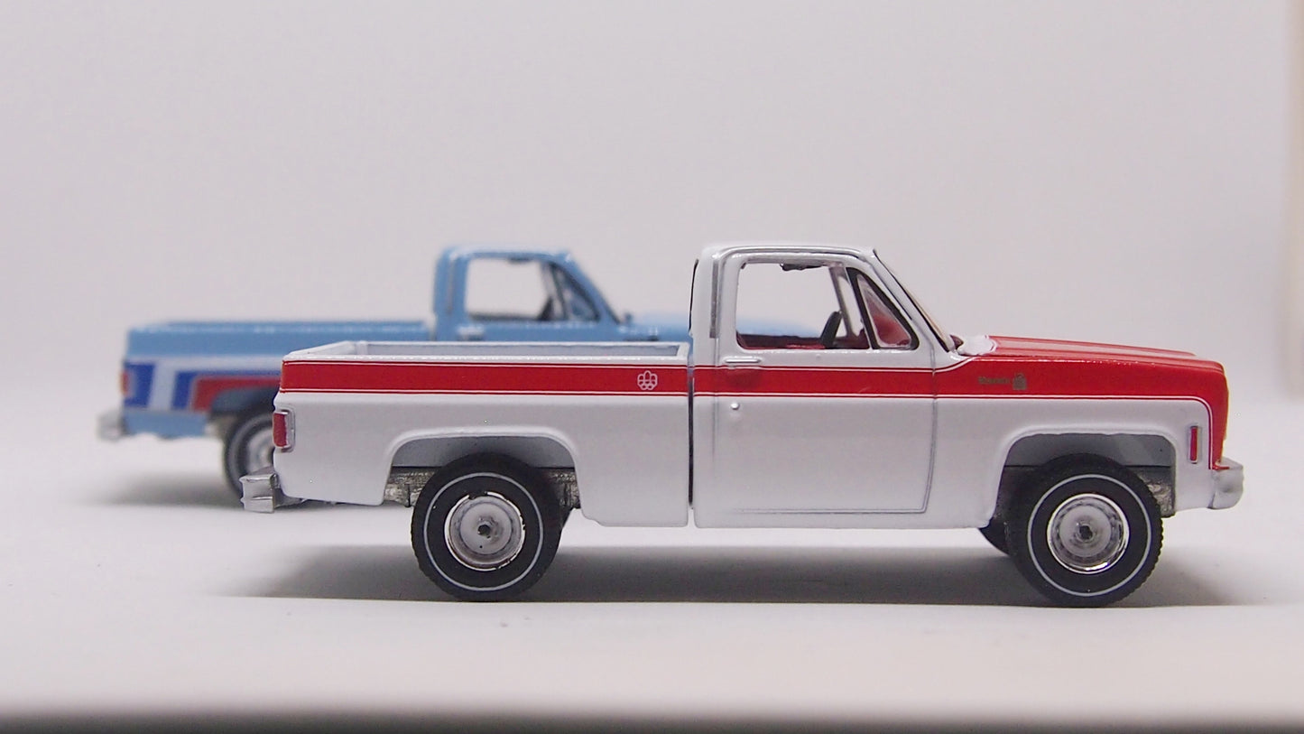 Auto World 1:64 Premium Chevy Stepside Scottsdale Olympic Edition '76