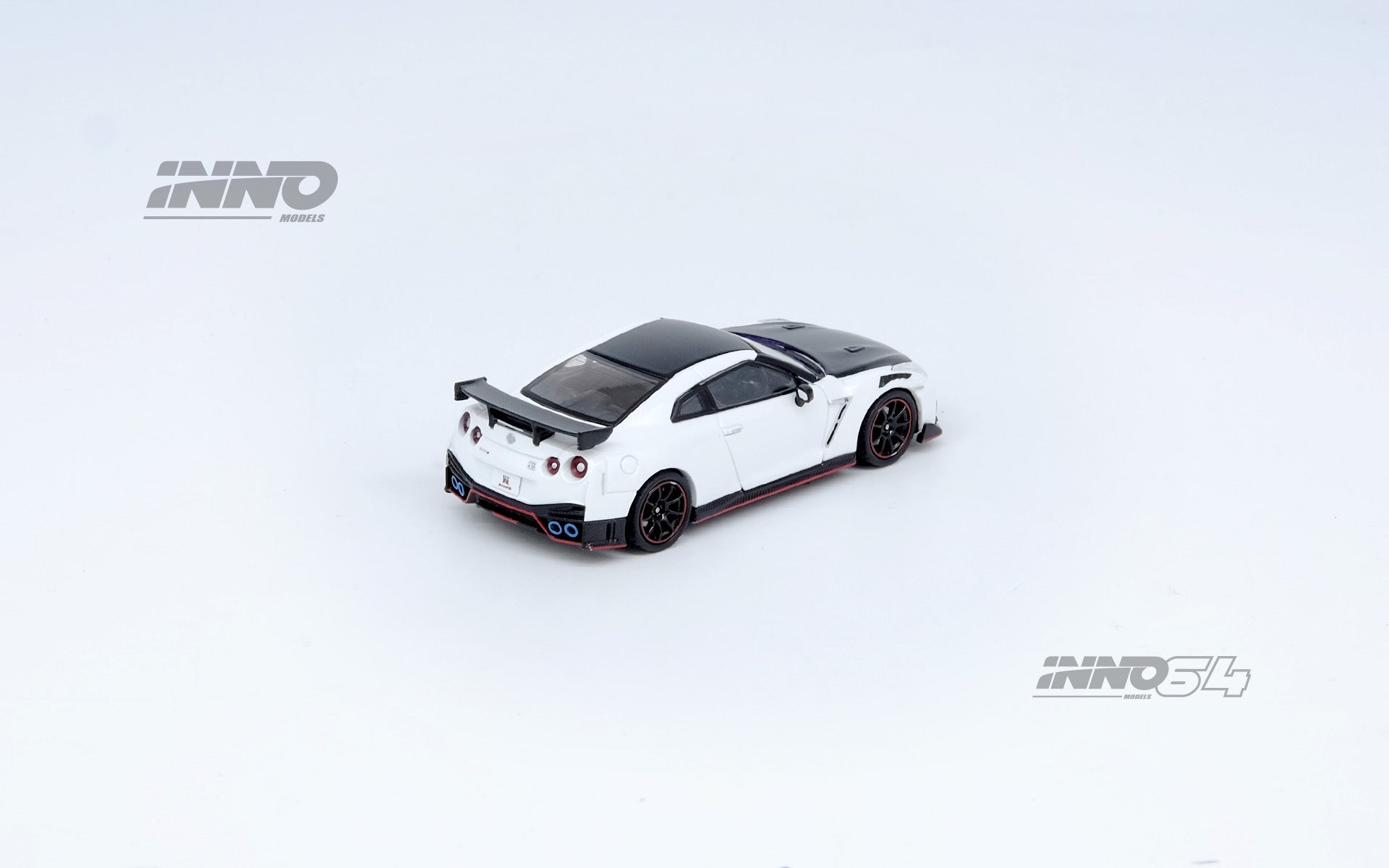 Inno64 1/64 NISSAN GT-R (R35) NISMO White – Black Ice Diecast