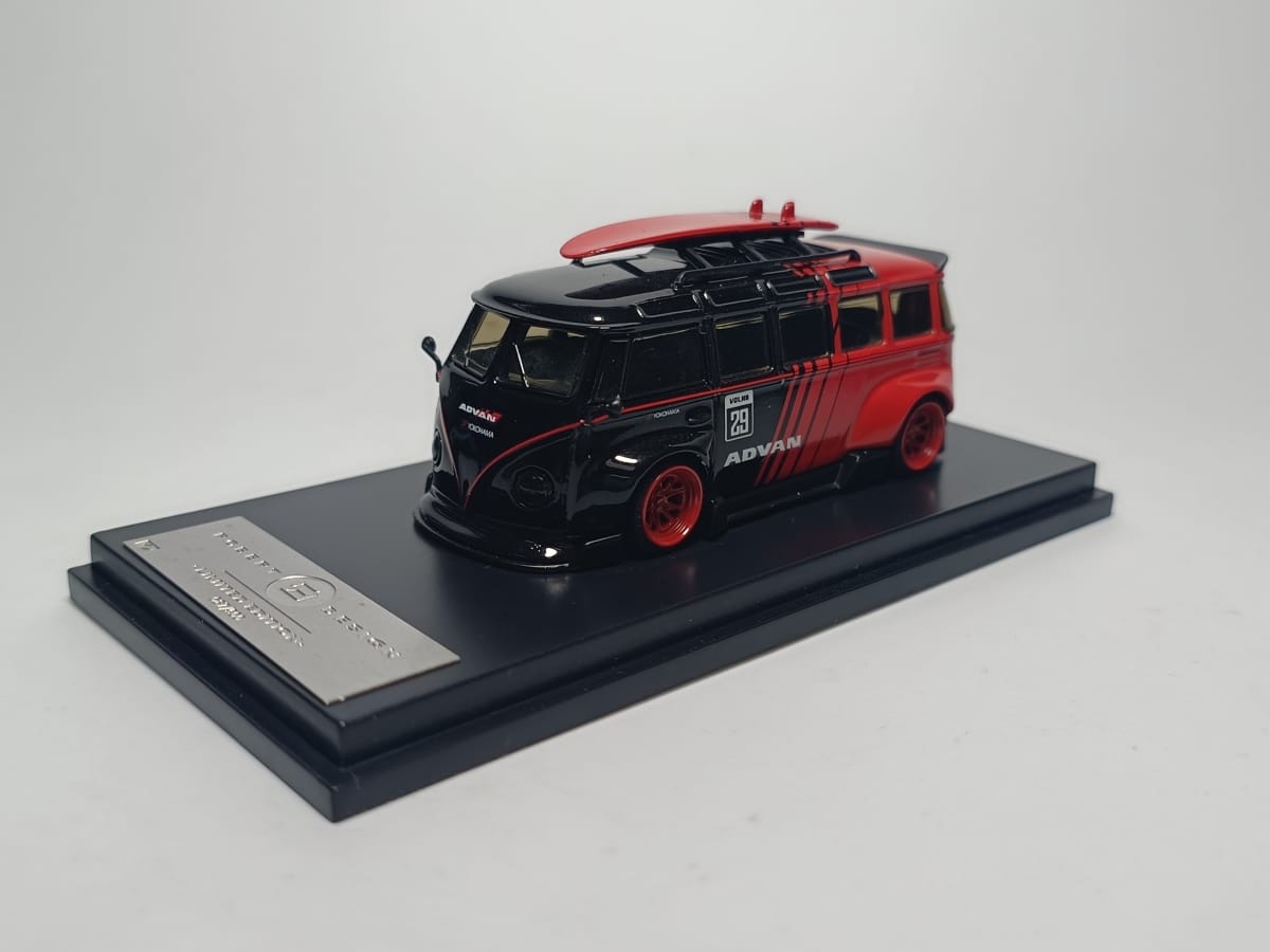 Inspire Model 1/64 T1 Kombi Robert Design Volkswide – Black Ice Diecast