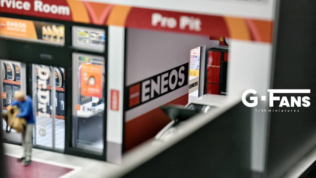 [ETA:  Feb 2026 ] G-FANS 1/64 Assembly Building Diorama with LED light - ENEOS Theme(710038)