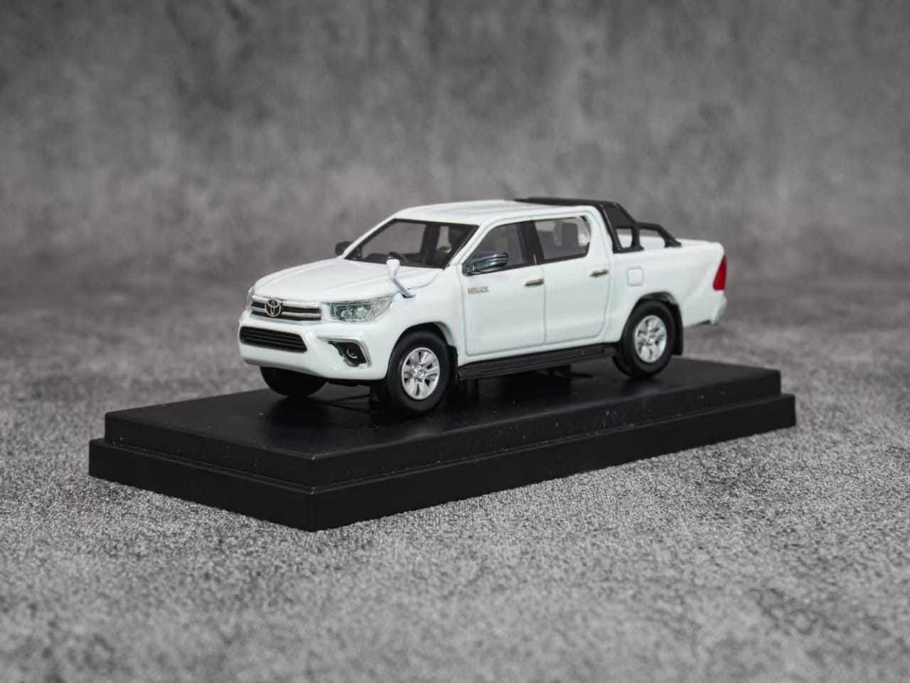 [ETA:  Dec 2025 ] Ebbro 1/64 Toyota Hilux MK6 - Snow White