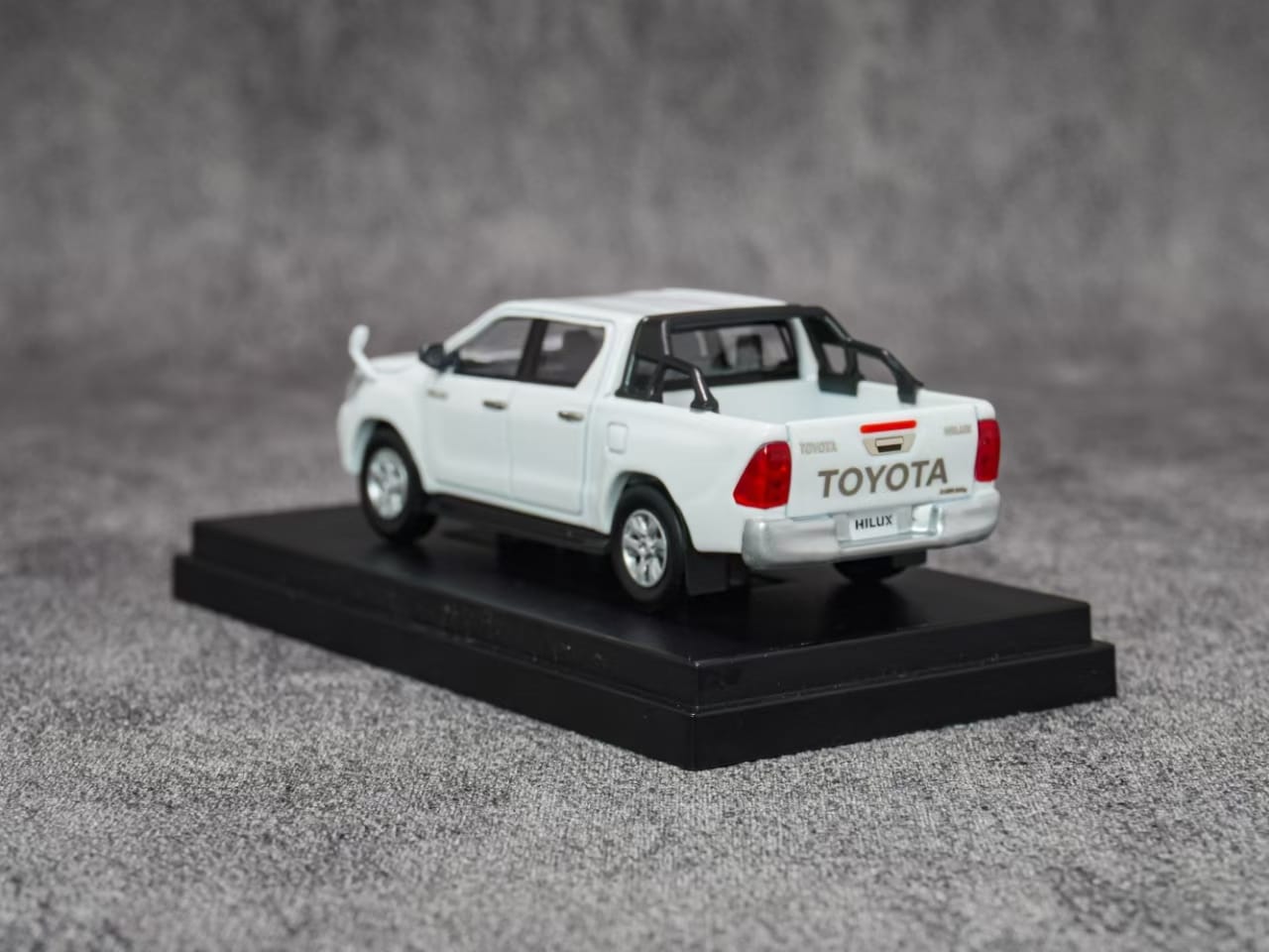 [ETA:  Dec 2025 ] Ebbro 1/64 Toyota Hilux MK6 - Snow White