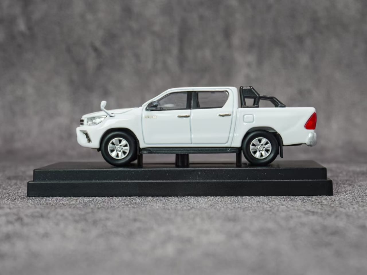 [ETA:  Dec 2025 ] Ebbro 1/64 Toyota Hilux MK6 - Snow White