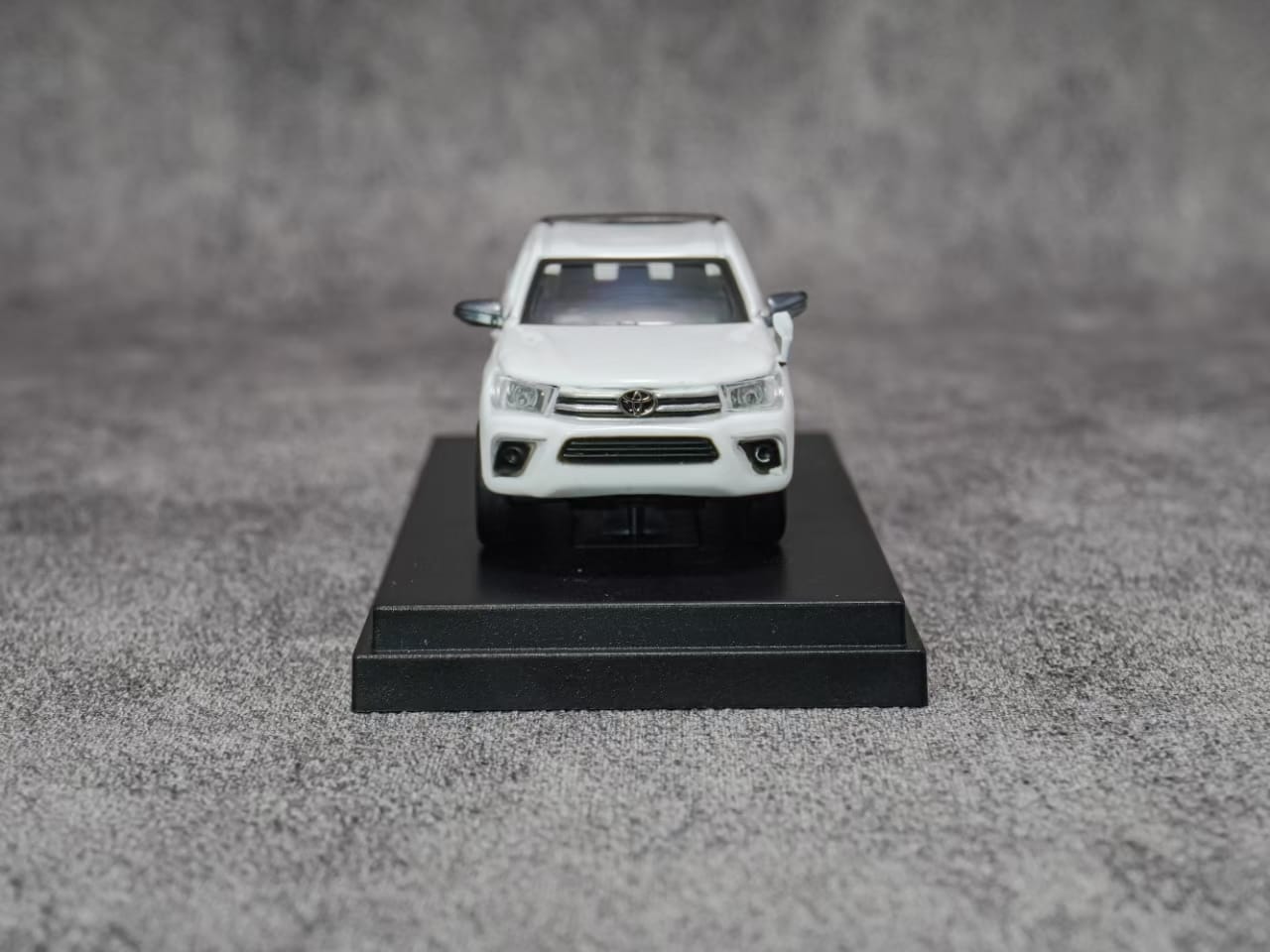 [ETA:  Dec 2025 ] Ebbro 1/64 Toyota Hilux MK6 - Snow White