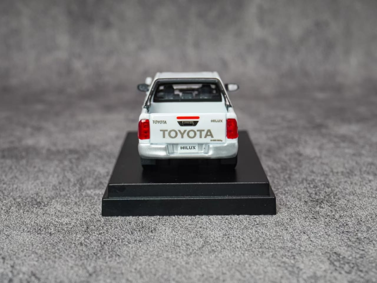 [ETA:  Dec 2025 ] Ebbro 1/64 Toyota Hilux MK6 - Snow White