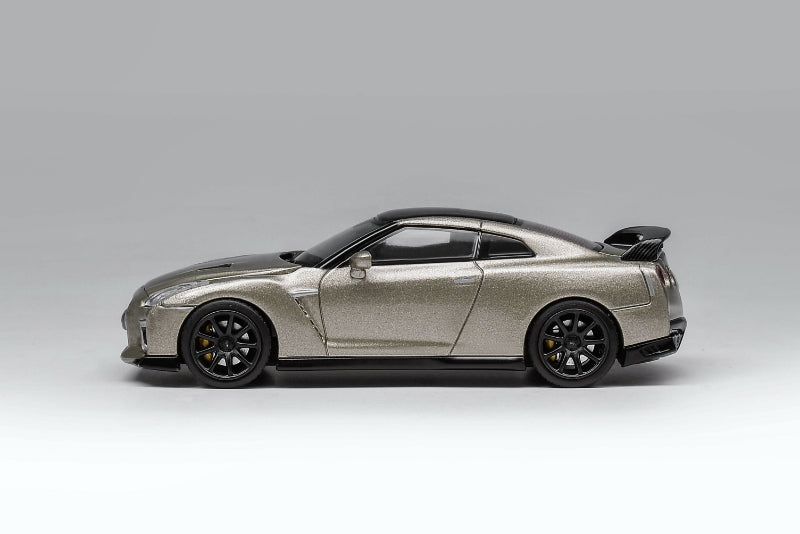 イグニッションモデル 1/64 Nissan GT-R R35 ・ Engine 1/64 Ignition Model Nissan PANDEM R35 GT-R Gun Metallic