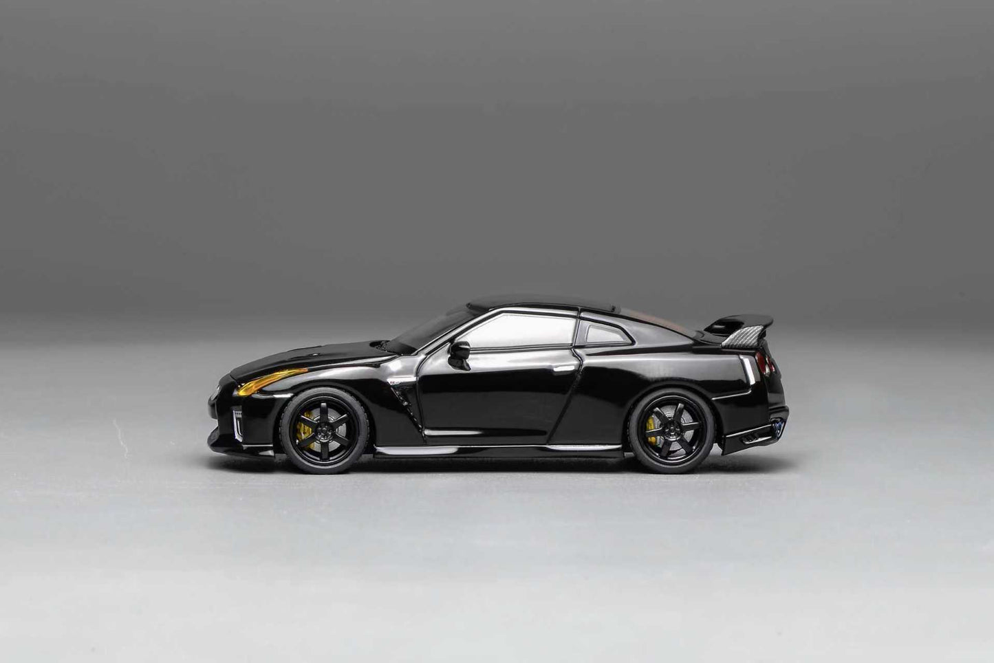[ETA:  May 2026 ] Motorhelix 1/64 Nissan GT-R R35 Pearl Black(Carbon-Hood)