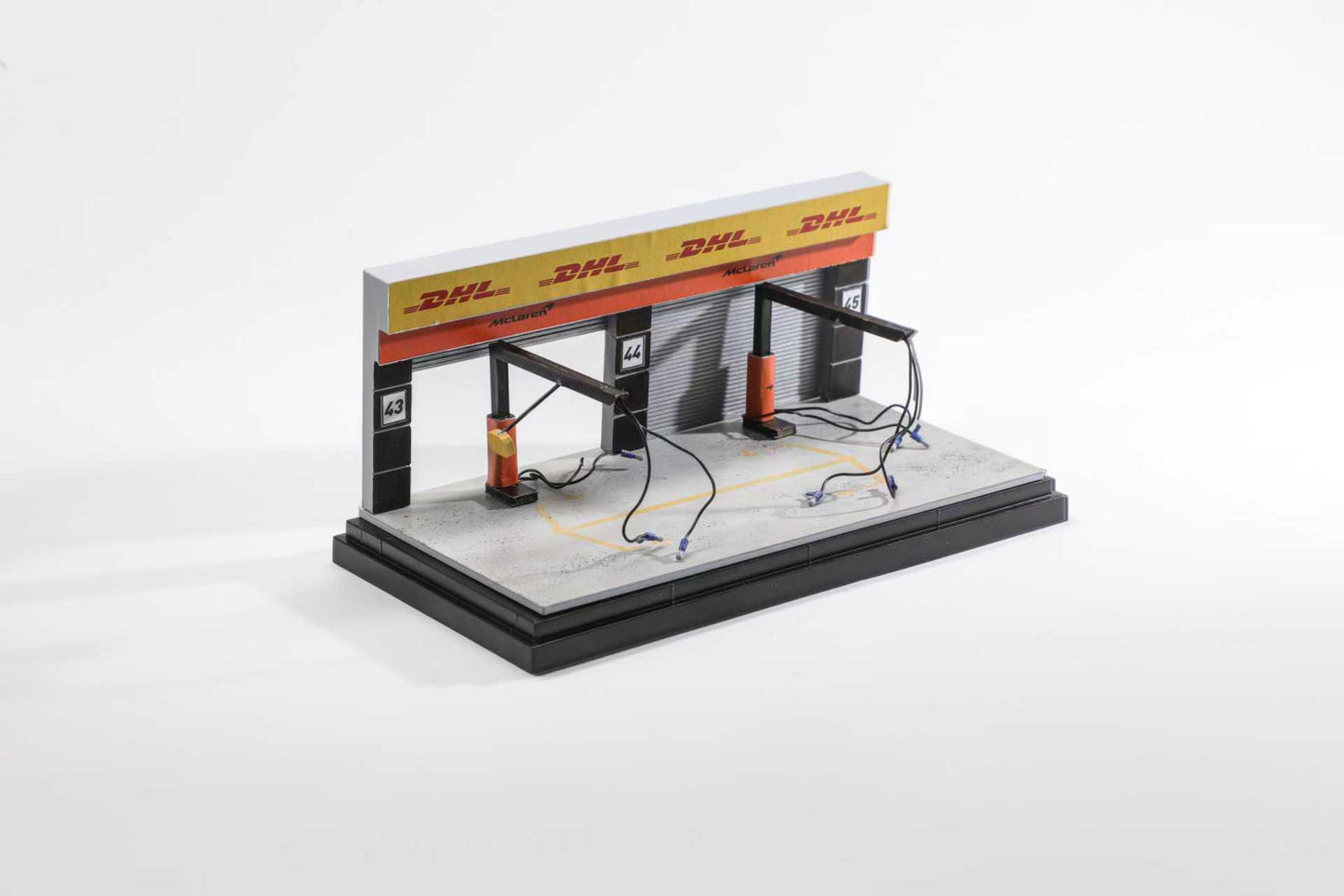 [ETA:  Mar 2026 ] GetFun 1/64 F1 Pit Lane