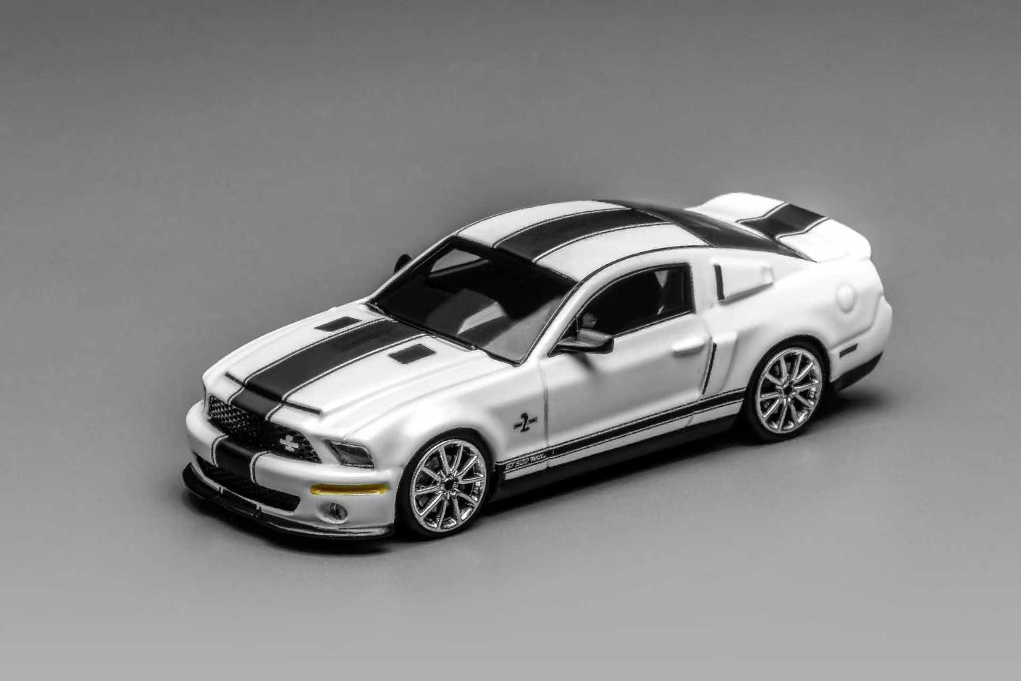 [ETA:  May 2026 ] GreenLight x Motorhelix 1/64 Ford Shelby Mustang GT500 2007 White