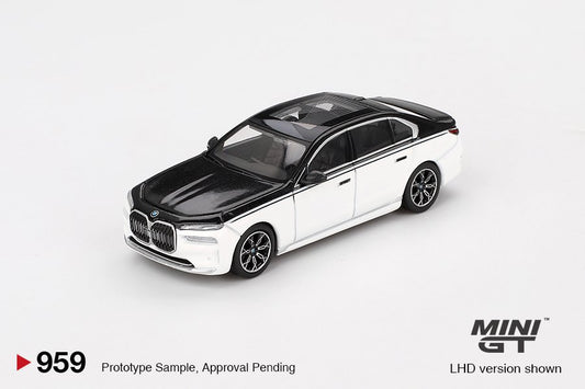 [ETA:  Nov 2025 ] Mini GT 1/64 BMW i7 xDrive60 Alpine White / Black Sapphire