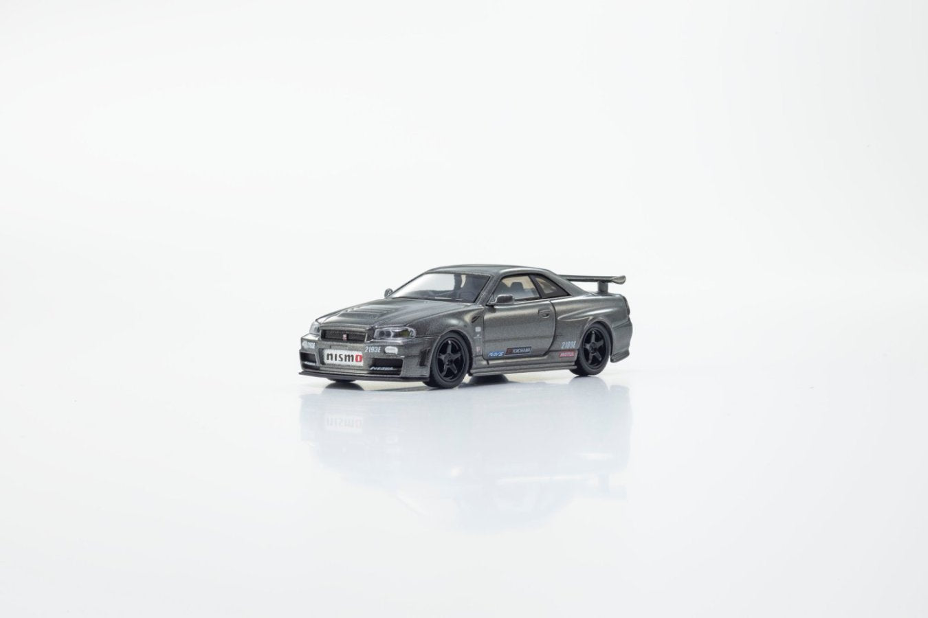 [ETA:  Sep 2025 ] Kyosho 1/64 NISSAN SKYLINE GT-R with LED  Gray
(NISMO BNR34 CRS Version)