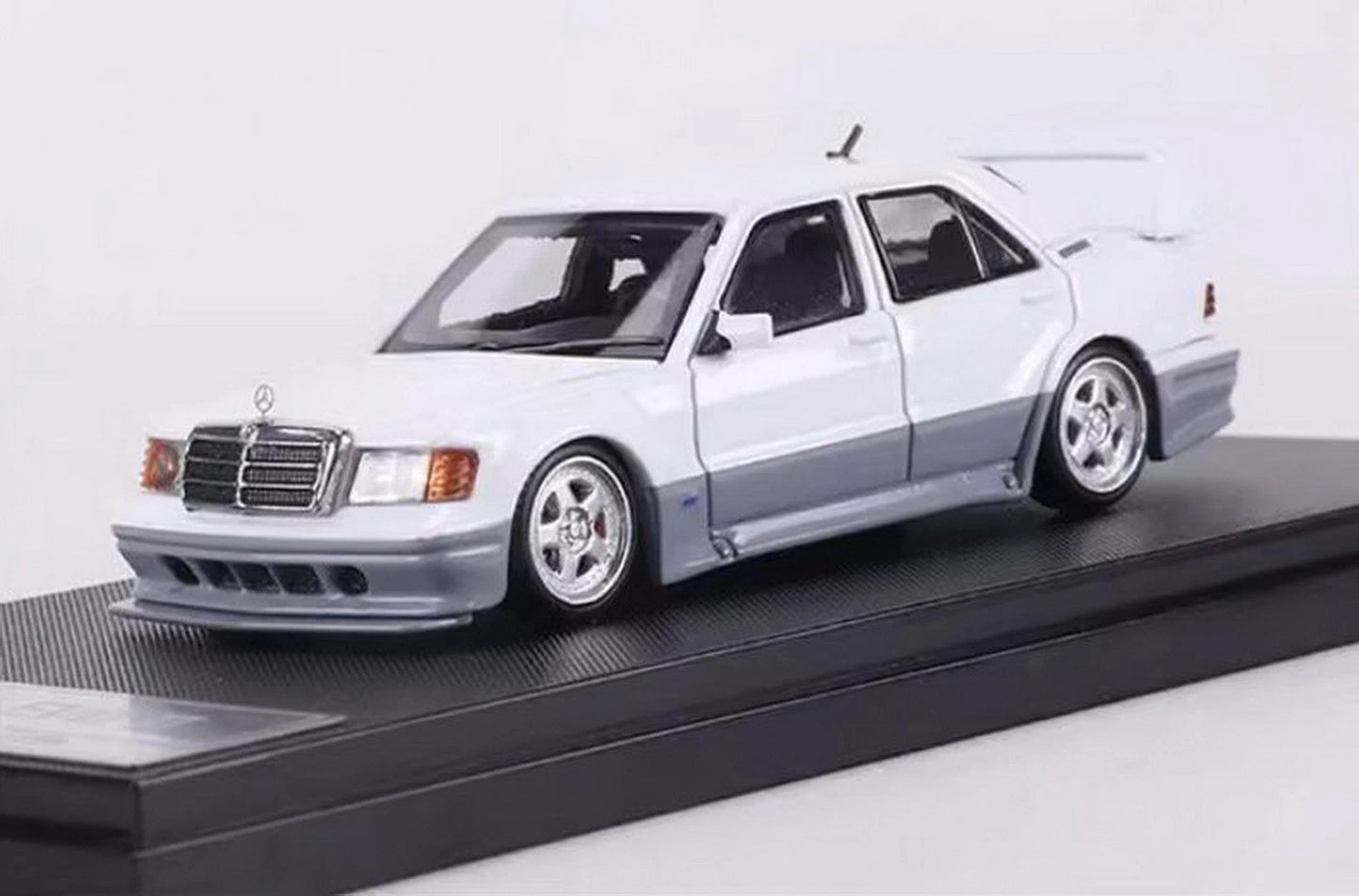HKM 1/64 190E W201 2.5-16 Evo II Restmod- GT Silver / Gloss White/Candy Red
