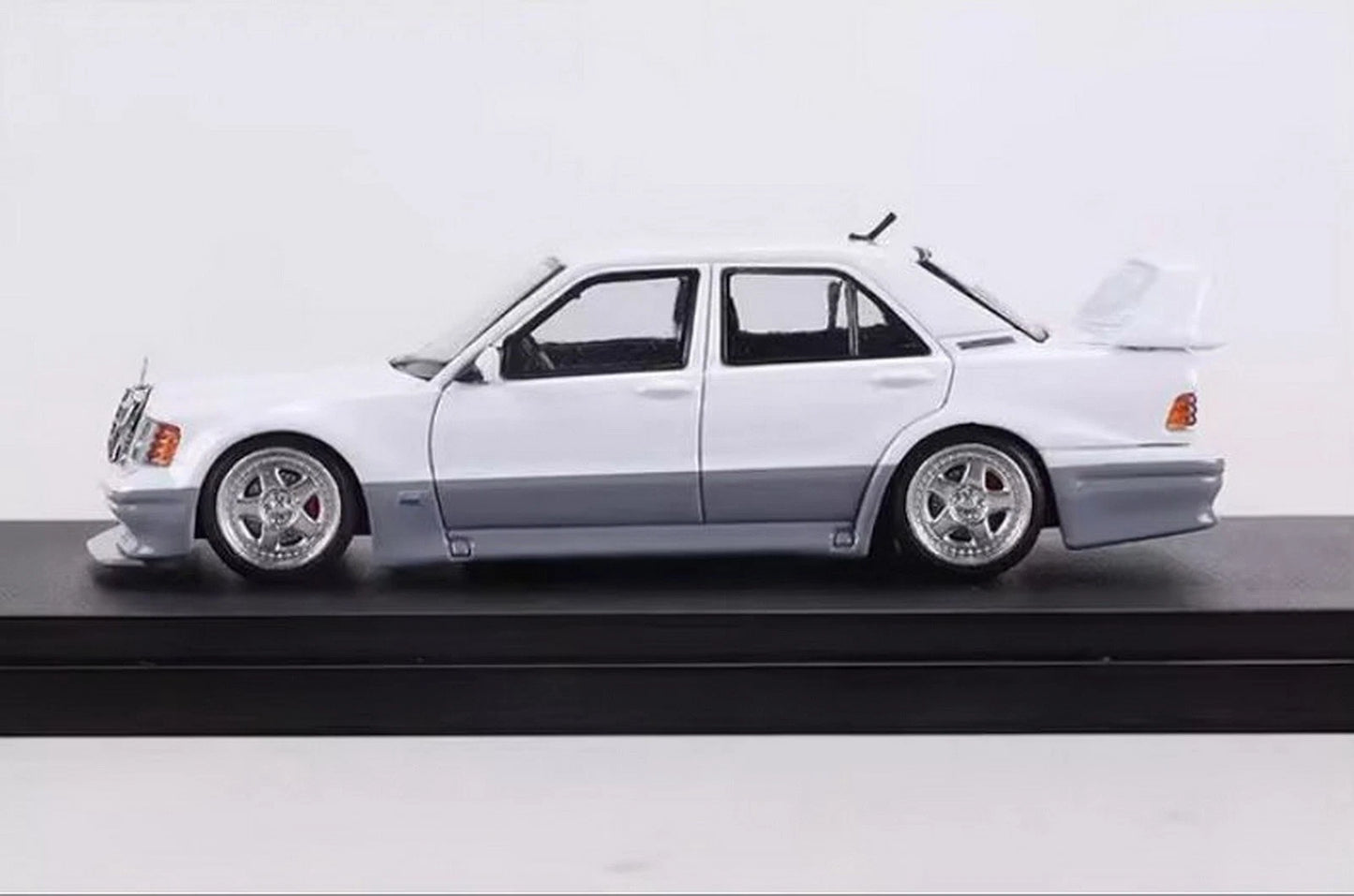 HKM 1/64 190E W201 2.5-16 Evo II Restmod- GT Silver / Gloss White/Candy Red