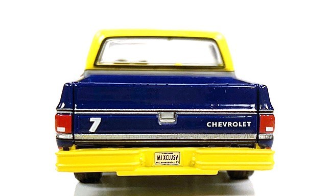 Auto World 1:64 MiJo Exclusives Chevy 1973 Cheyenne Fleetside Sunoco Racing LTD 4,800