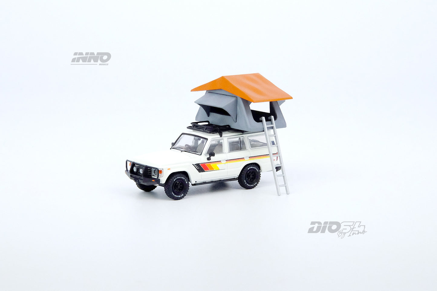 1:64 TOYOTA LAND CRUISER FJ60 Car Camping Diorama with Figures