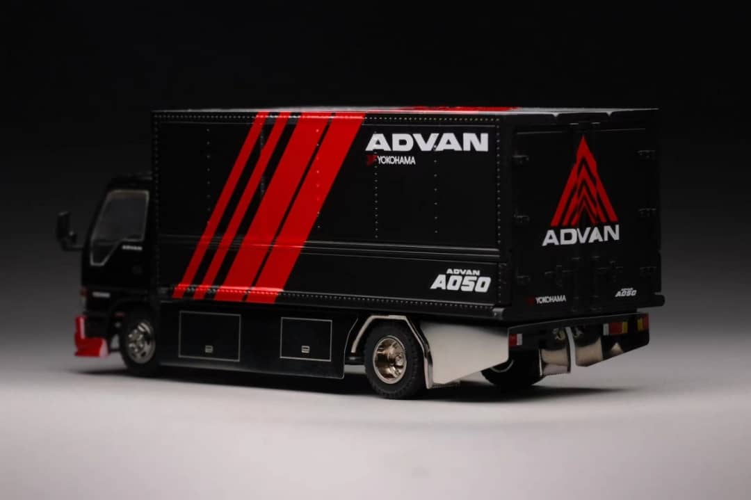Peako x Y.E.S 1:64 ELF Custom Tow Truck - Advan